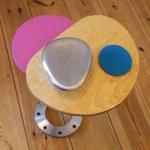 draufsicht couchtisch, zwei ovale platten, multiplex birke, geölt und mdf, pink lackiert